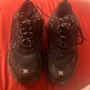 BALENCIAGAS TRIPLE S